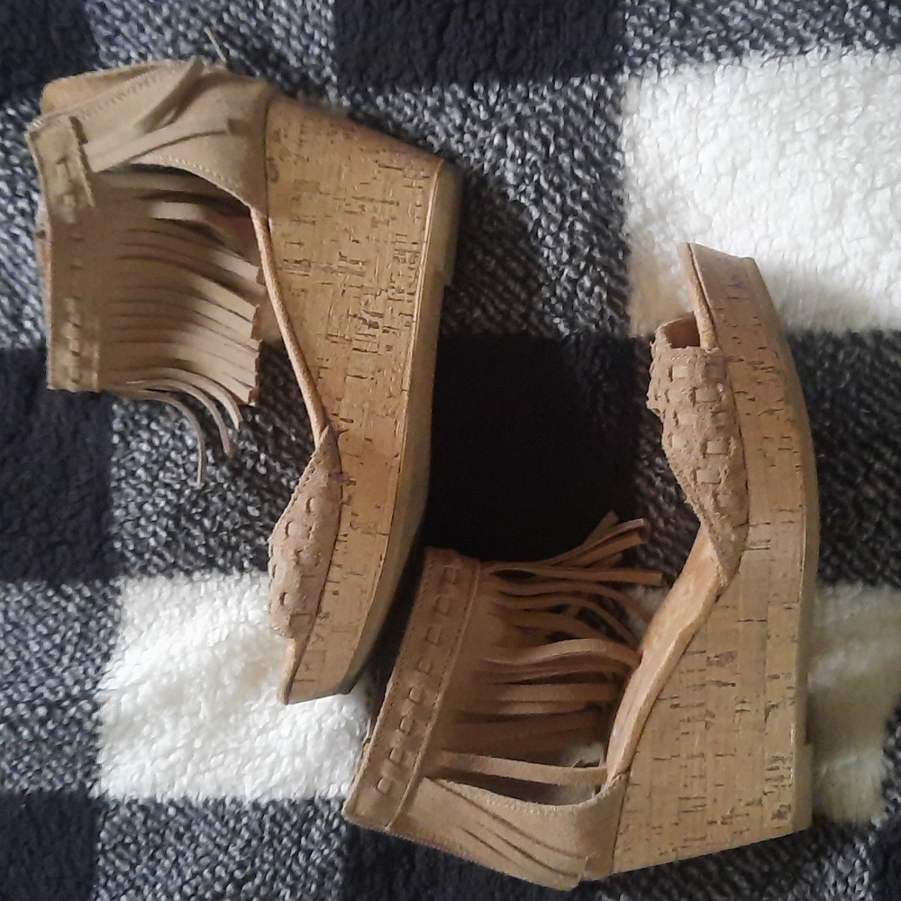 Minnetonka wedge sandals size 8 worn twice genuine leather